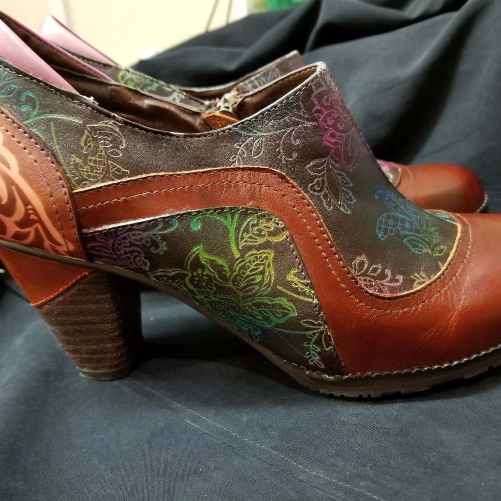 SOCOFY Flowers Leather Stitching Zipper Pumps